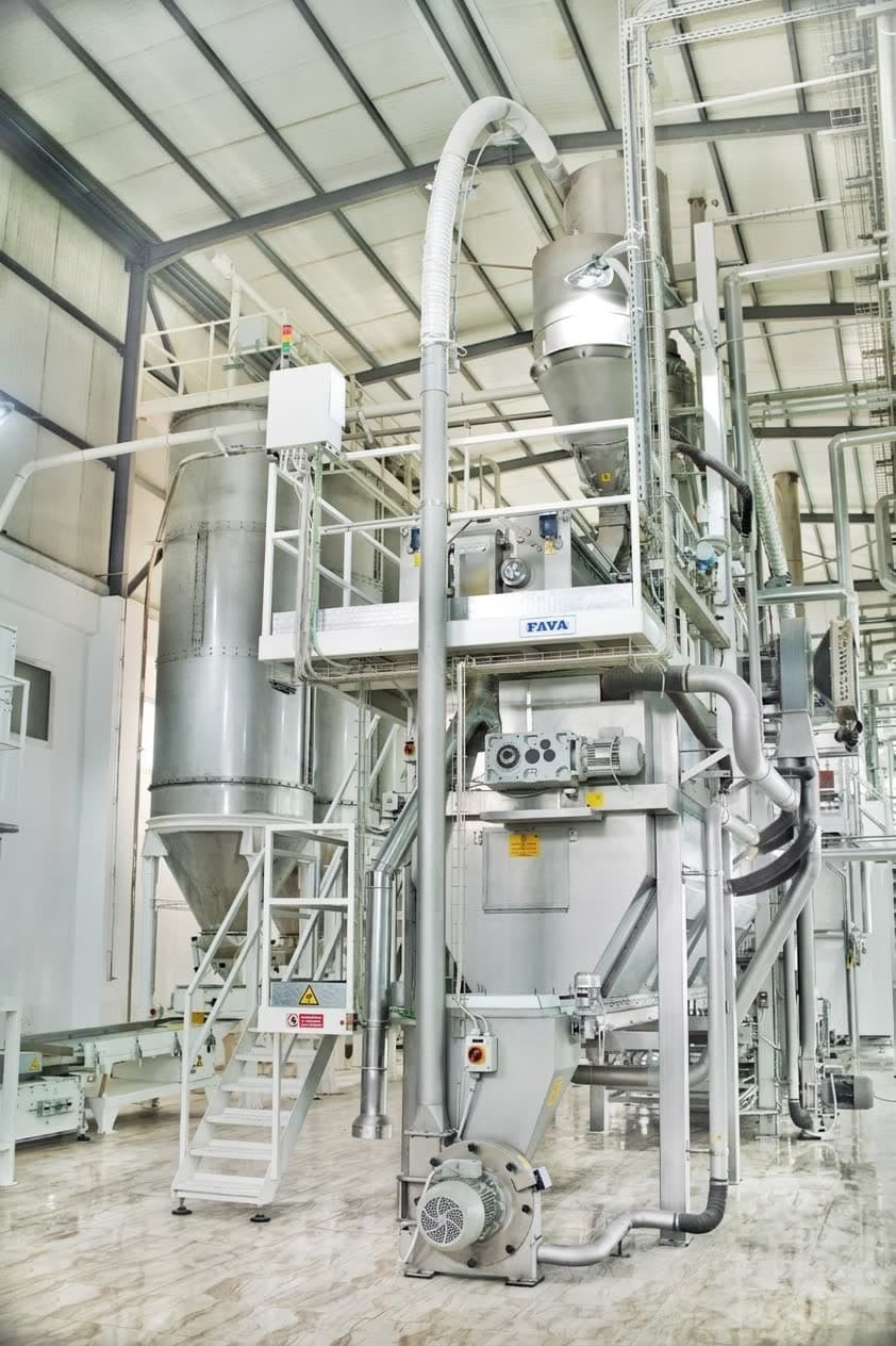 « La technologie au service de la tradition. Une précision maximale pour une qualité irréprochable. ⚙️✨ »
« التكنولوجيا في خدمة الأصالة. دقة متناهية من أجل جودة لا تشوبها شائبة. ⚙️✨ »