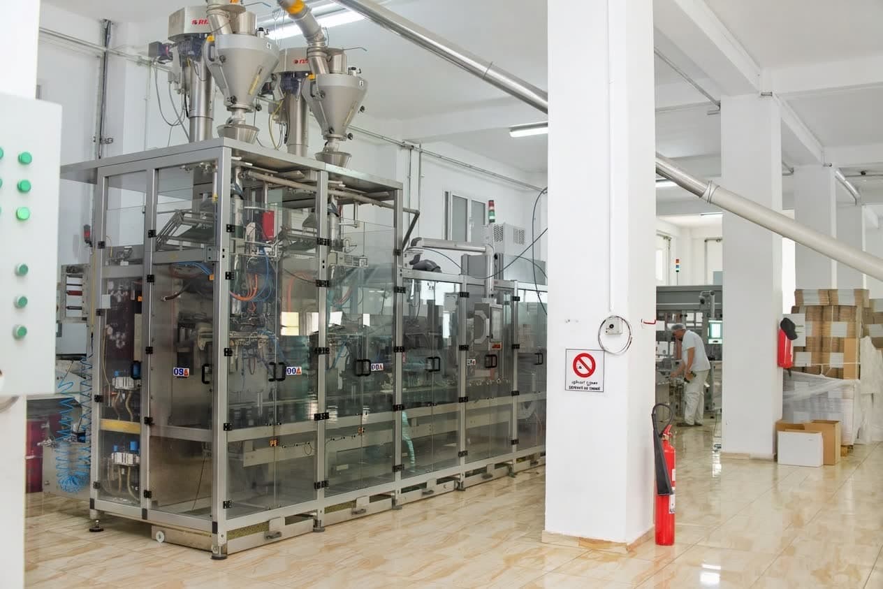 « La technologie au service de la tradition. Une précision maximale pour une qualité irréprochable. ⚙️✨ »
« التكنولوجيا في خدمة الأصالة. دقة متناهية من أجل جودة لا تشوبها شائبة. ⚙️✨ »